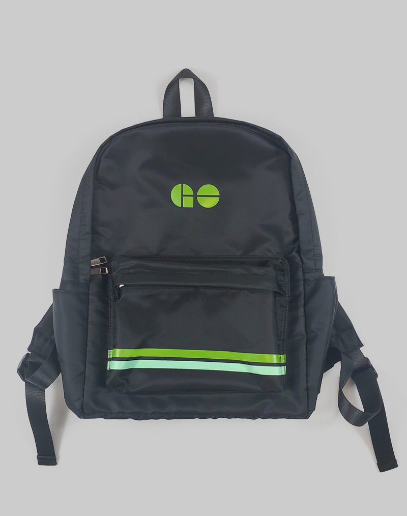 Le sac à dos idéal pour les étudiants en déplacement. Il comporte un grand compartiment principal et une poche frontale zippée.