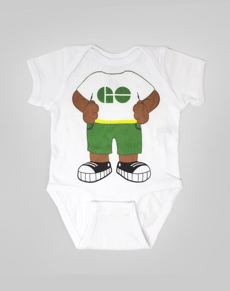 Combinaison de bébé blanche avec une grande mascotte GO Bear qui porte le logo GO sur son t-shirt.